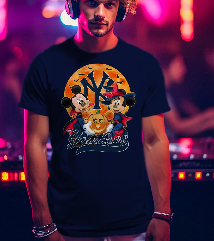 New York Yankees Mickey Mouse Minnie Mouse Halloween Pumpkin Moon Bats T-Shirt