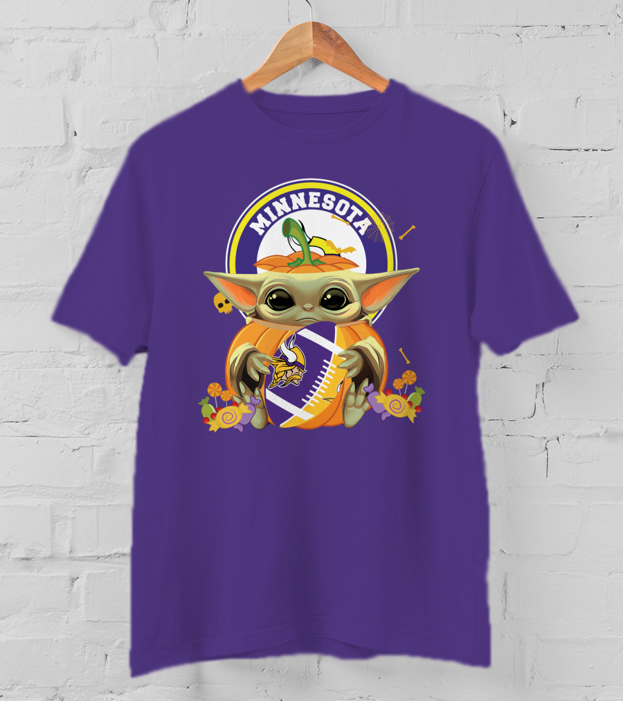 Halloween Pumpkin Baby Yoda Minnesota Vikings Hug T-Shirt