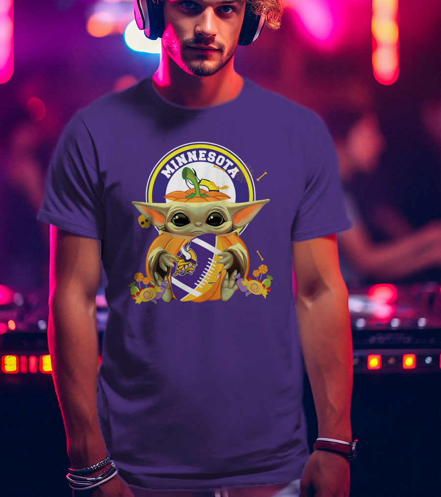 Halloween Pumpkin Baby Yoda Minnesota Vikings Hug T-Shirt