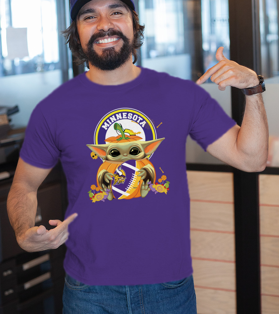 Halloween Pumpkin Baby Yoda Minnesota Vikings Hug T-Shirt