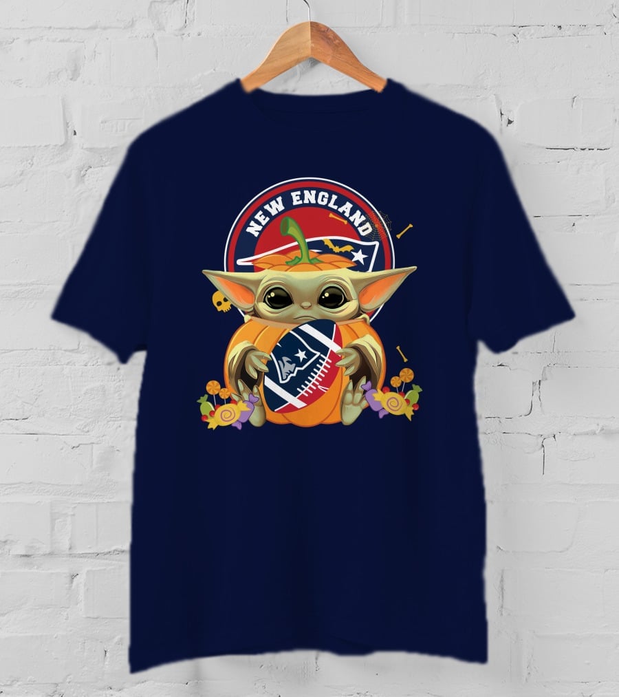 Halloween Pumpkin Baby Yoda Holding New England Patriots Football T-Shirt