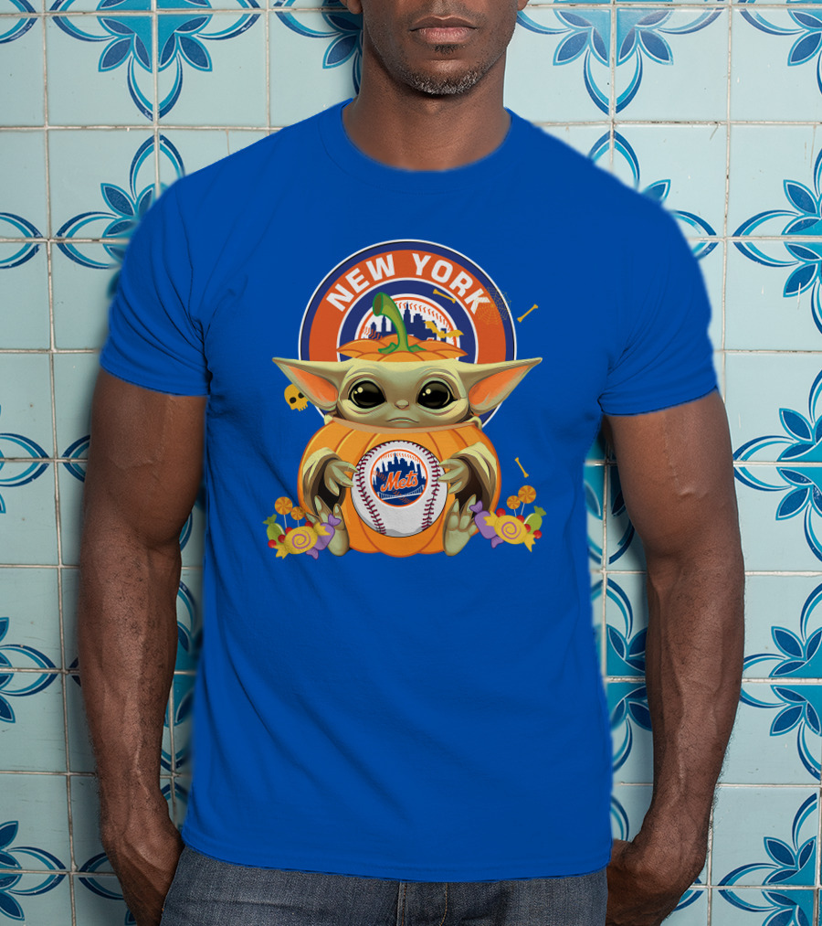 Halloween Pumpkin Baby Yoda Holding New York Mets Baseball With City Skyline T-Shirt