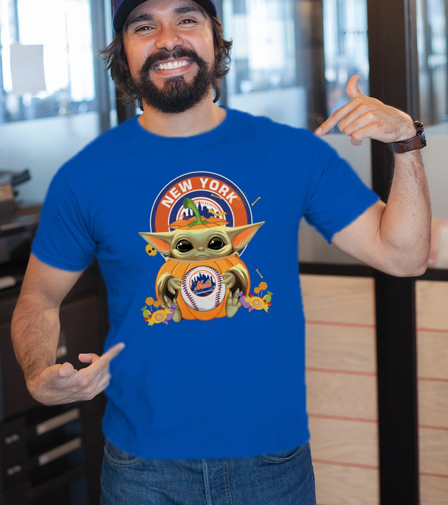 Halloween Pumpkin Baby Yoda Holding New York Mets Baseball With City Skyline T-Shirt