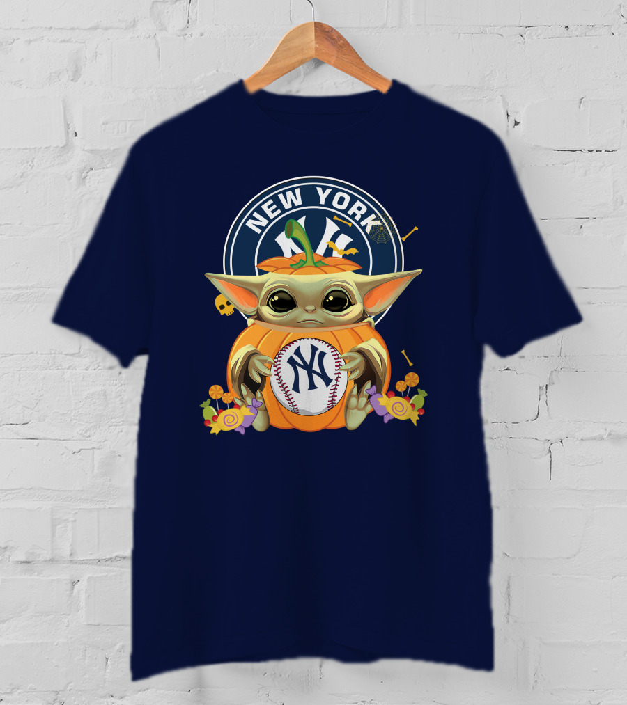 Halloween Pumpkin Baby Yoda Holding New York Yankees Baseball T-Shirt