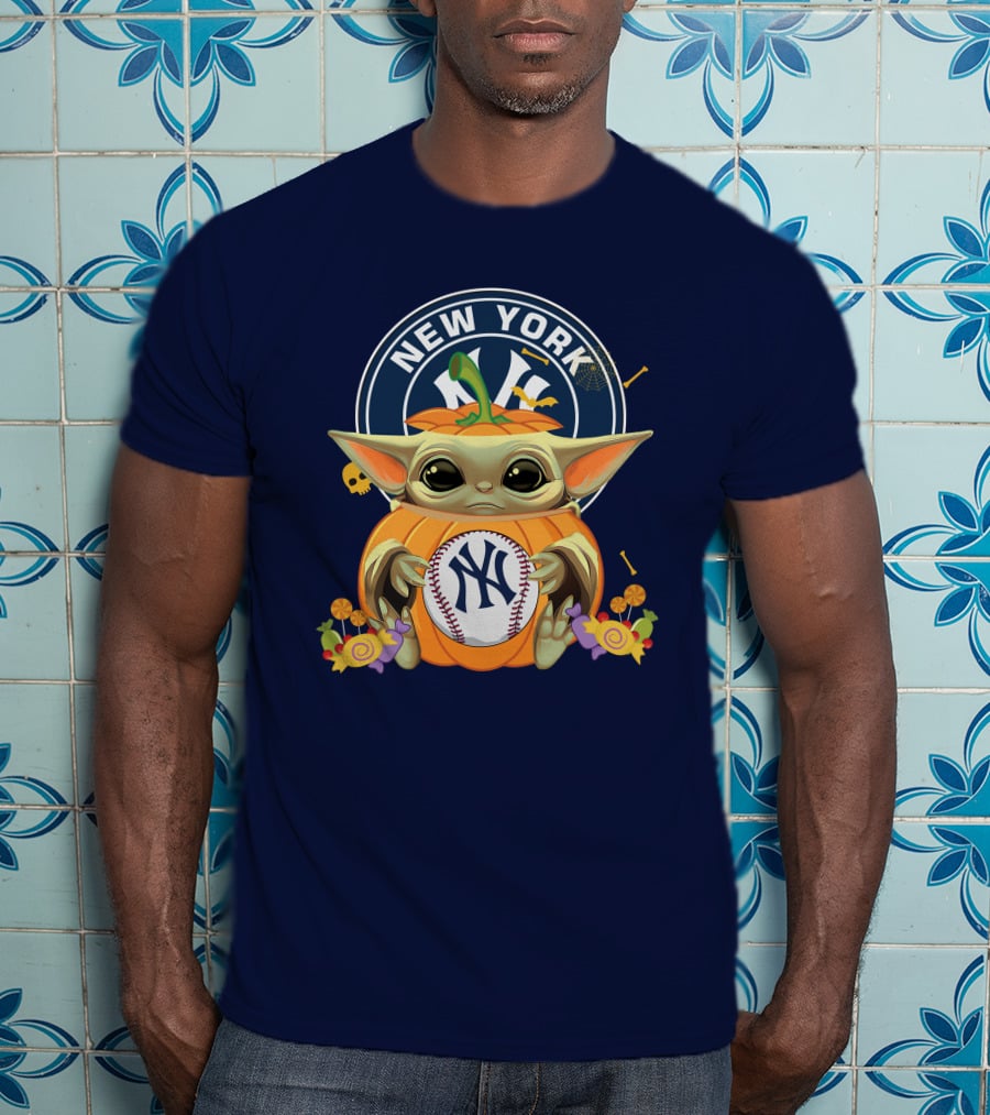 Halloween Pumpkin Baby Yoda Holding New York Yankees Baseball T-Shirt
