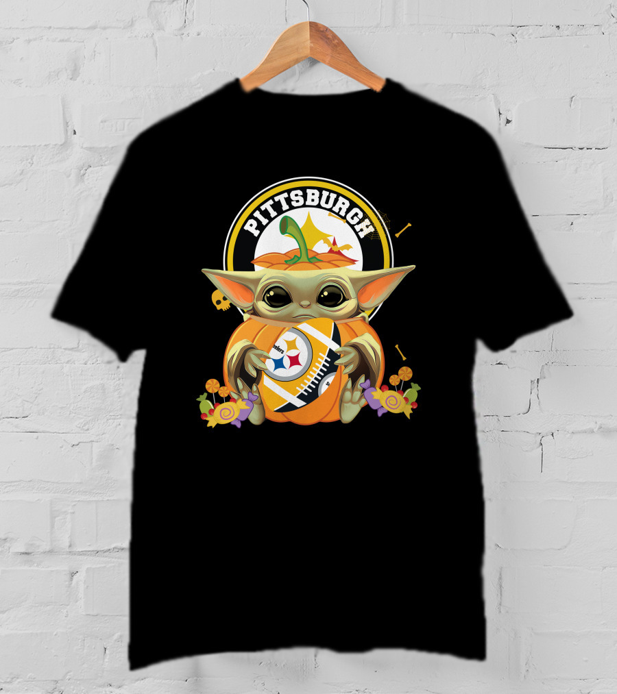 Halloween Pumpkin Baby Yoda Hug Pittsburgh Steelers T-Shirt
