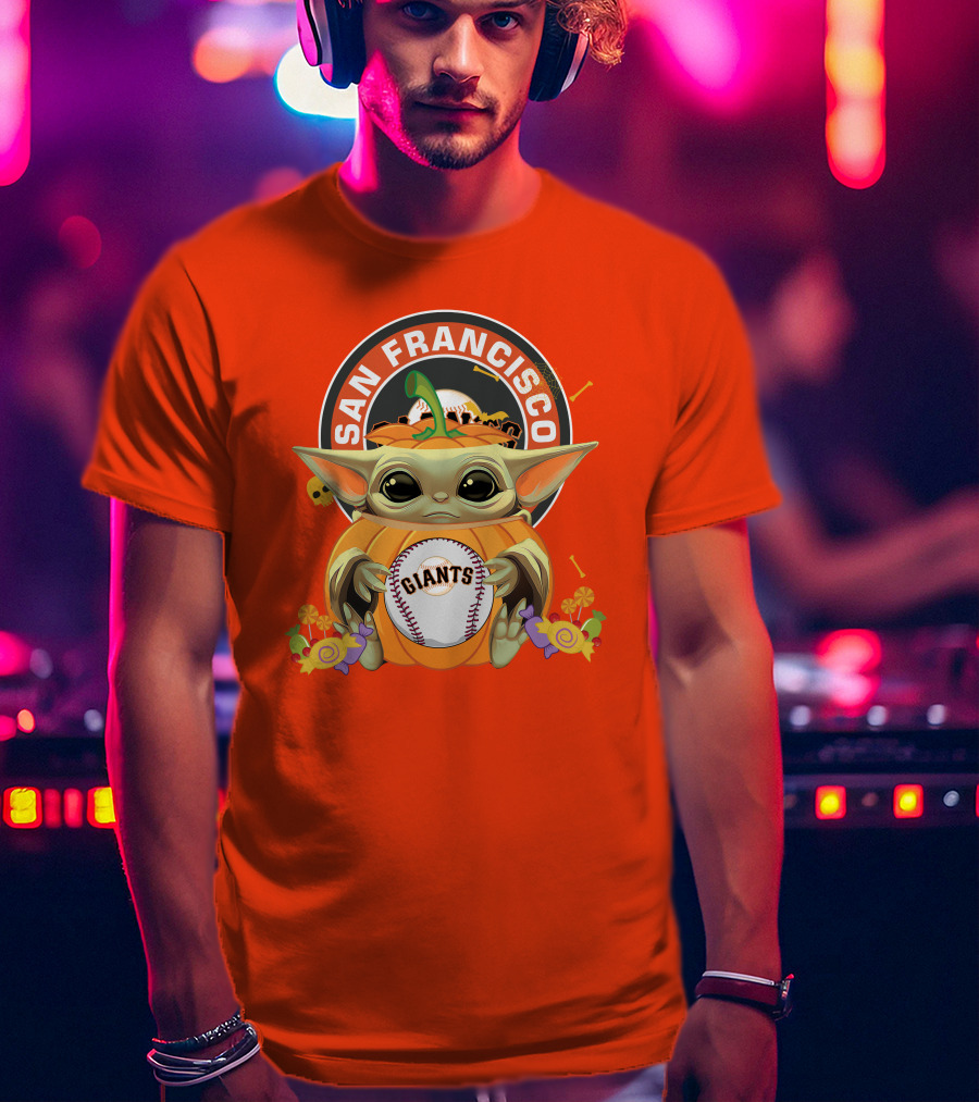 San Francisco Giants Halloween Baby Yoda Pumpkin Hug Baseball T-Shirt