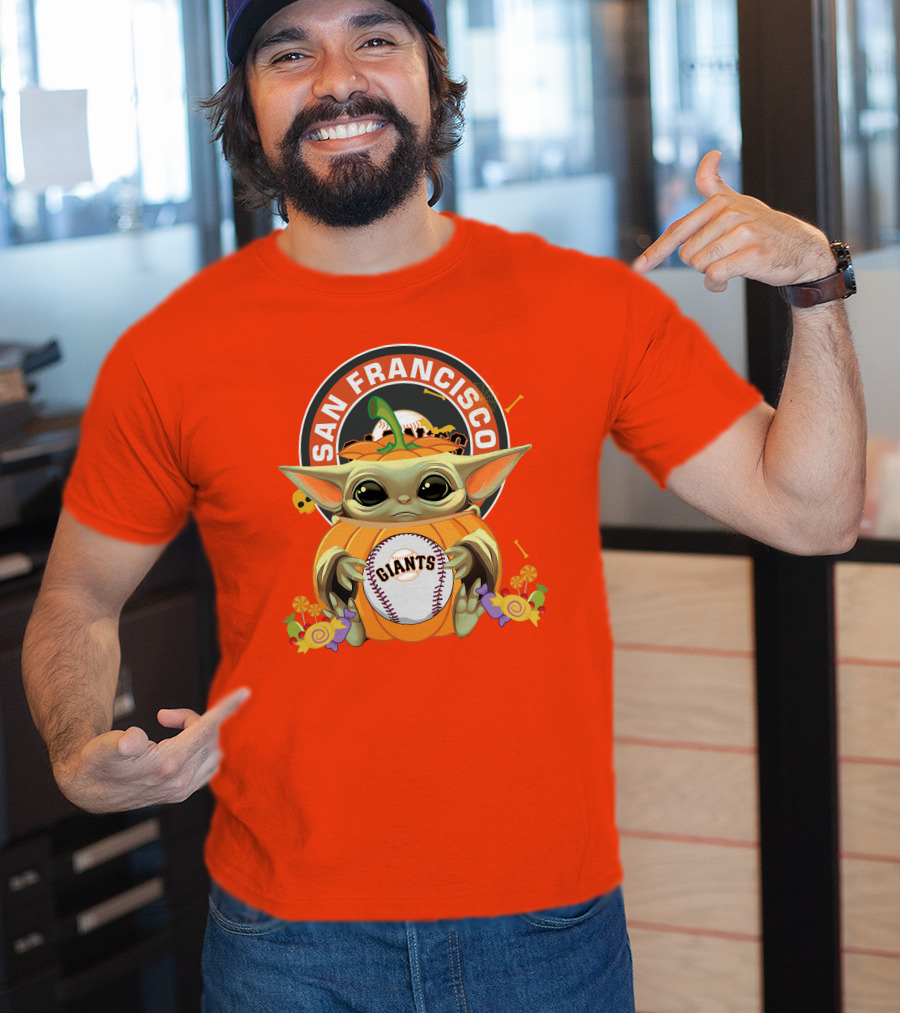 San Francisco Giants Halloween Baby Yoda Pumpkin Hug Baseball T-Shirt