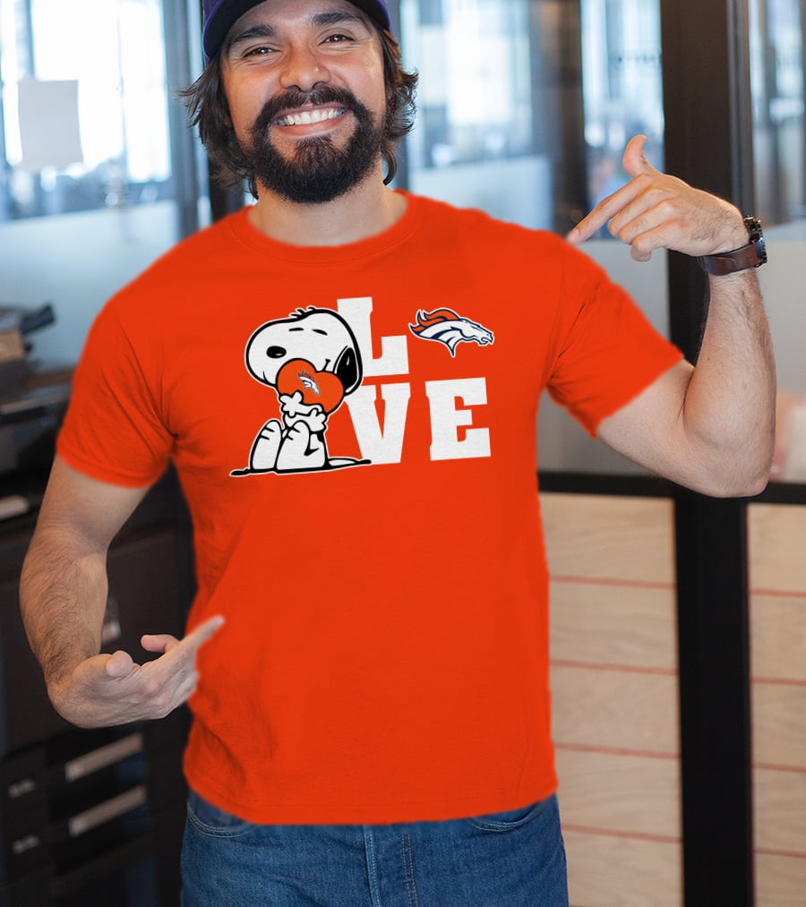 Snoopy Hugging Heart Denver Broncos Love T-Shirt