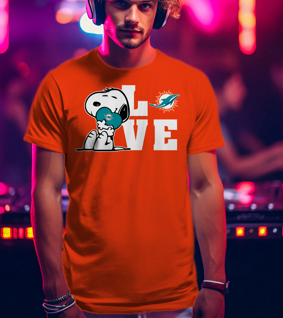 Snoopy Love Miami Dolphins Nfl Football Peanuts Fan T-Shirt