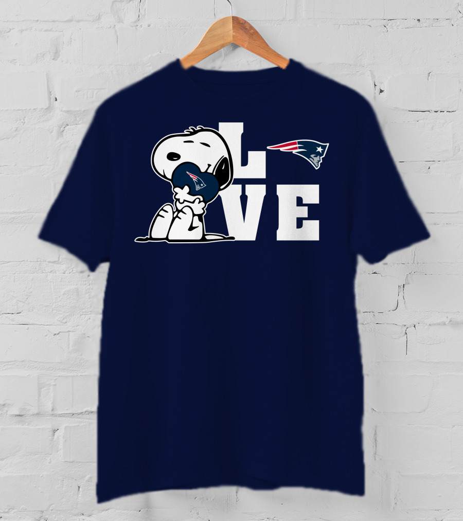 Snoopy Hugging New England Patriots Love T-Shirt