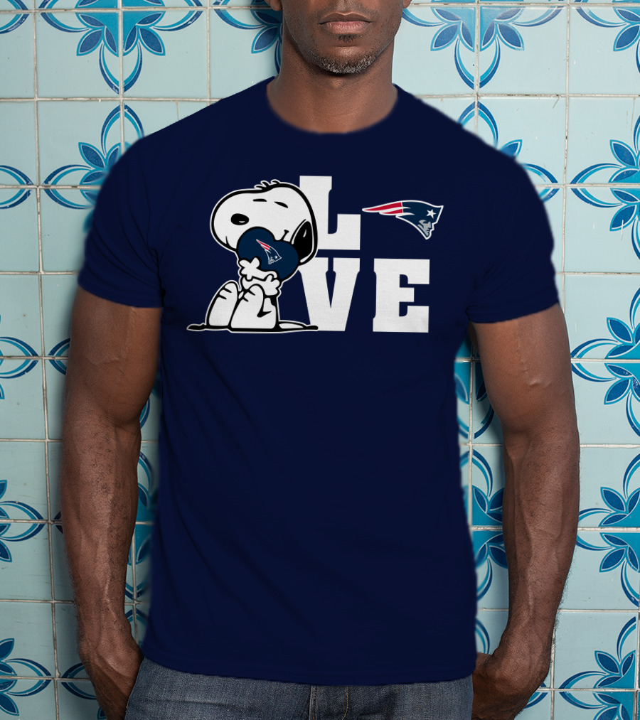 Snoopy Hugging New England Patriots Love T-Shirt
