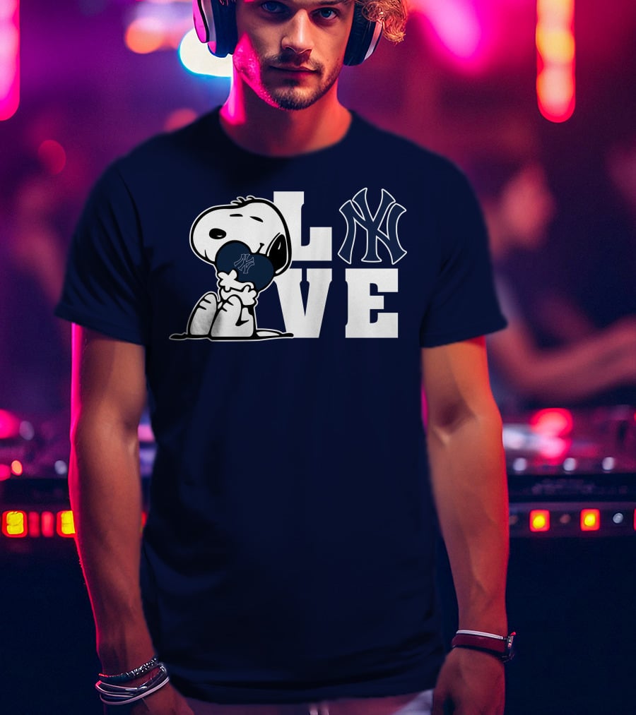Snoopy Love New York Yankees Logo Mlb Peanuts Baseball Fan T-Shirt