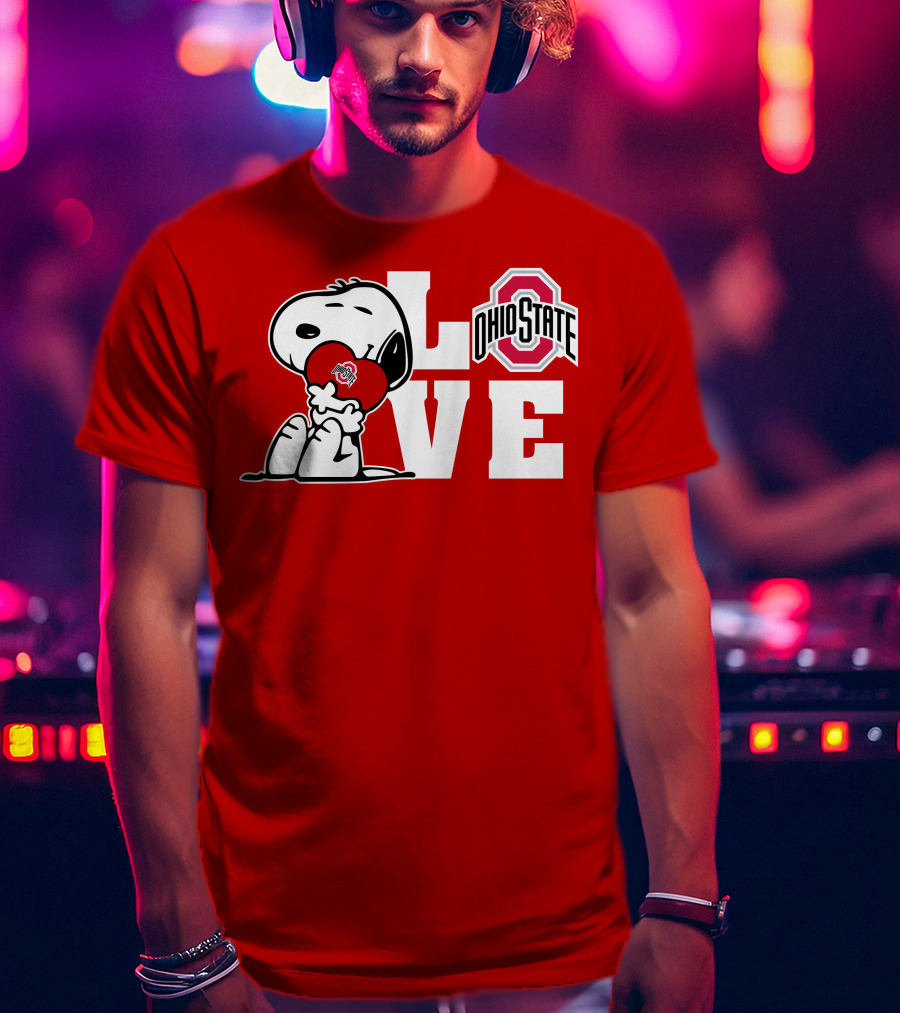 Snoopy Ohio State Buckeyes Love Peanuts Character Holding Heart With Buckeyes T-Shirt