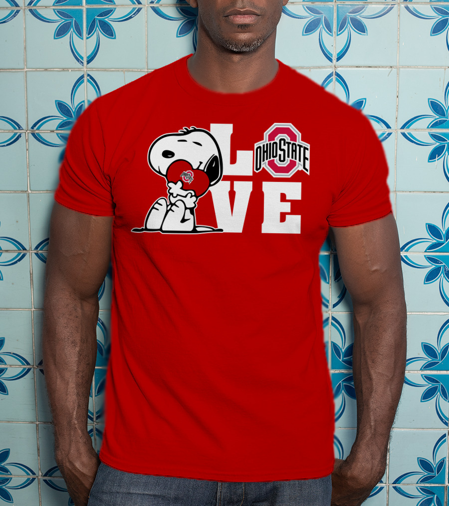 Snoopy Ohio State Buckeyes Love Peanuts Character Holding Heart With Buckeyes T-Shirt