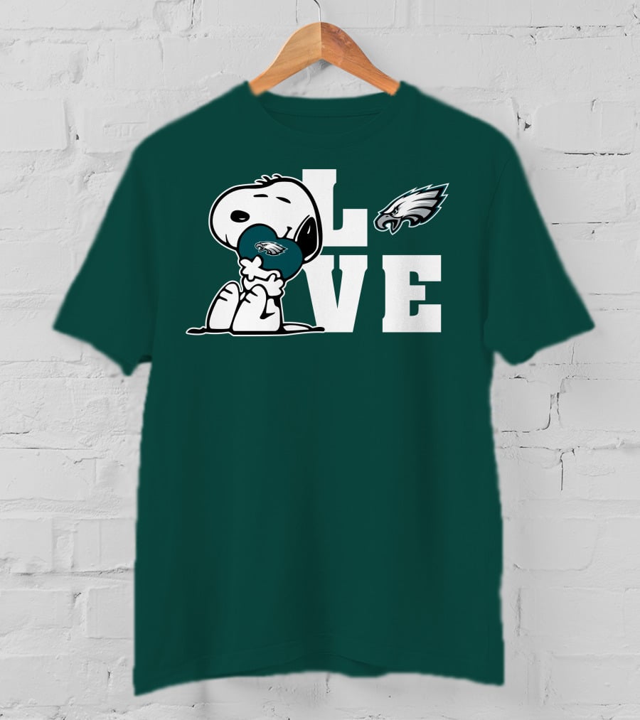 Snoopy Love Philadelphia Eagles Emblem Lve T-Shirt