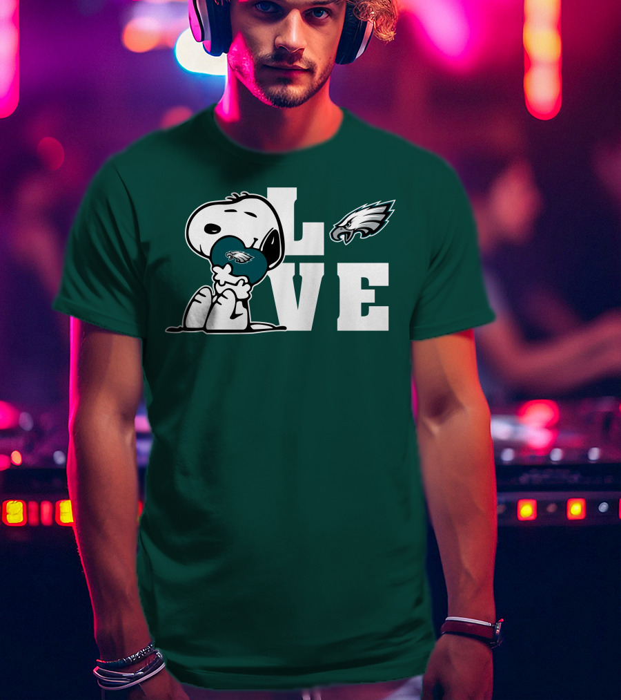 Snoopy Love Philadelphia Eagles Emblem Lve T-Shirt