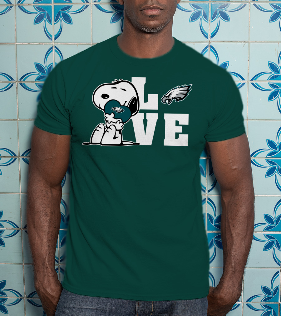 Snoopy Love Philadelphia Eagles Emblem Lve T-Shirt