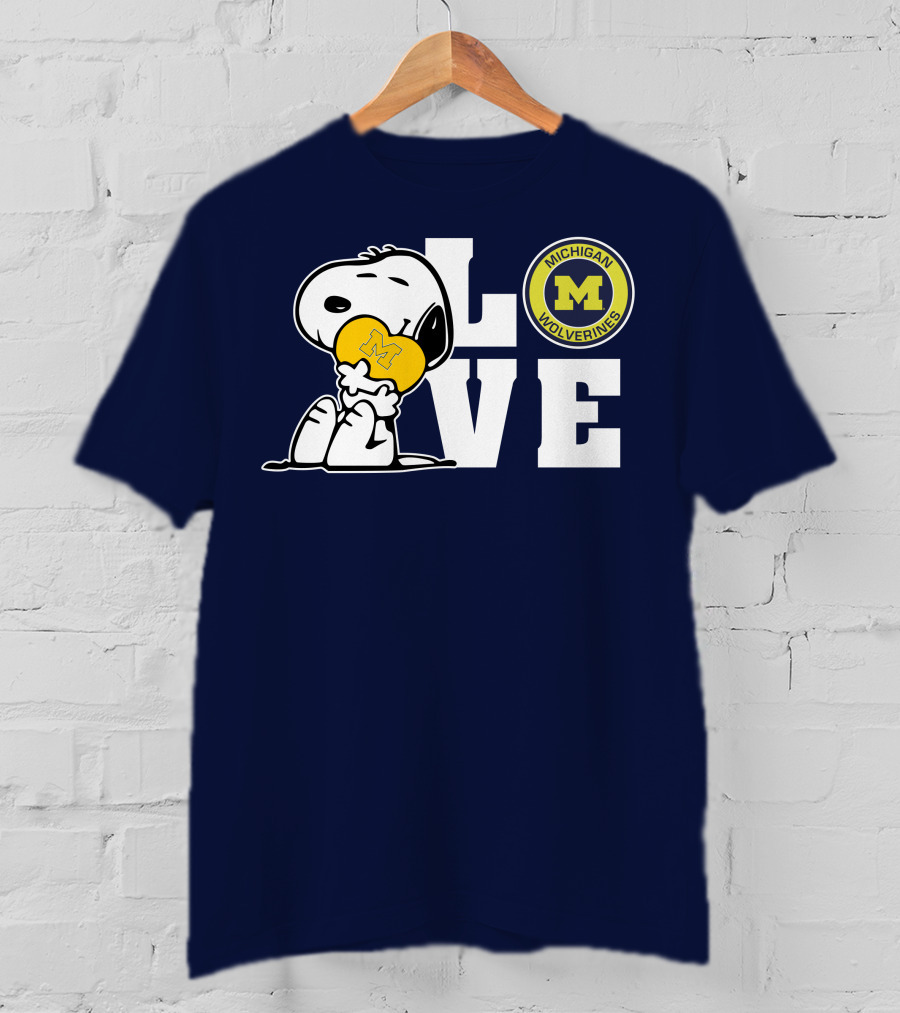 Snoopy Love Michigan Wolverines Peanuts Football T-Shirt