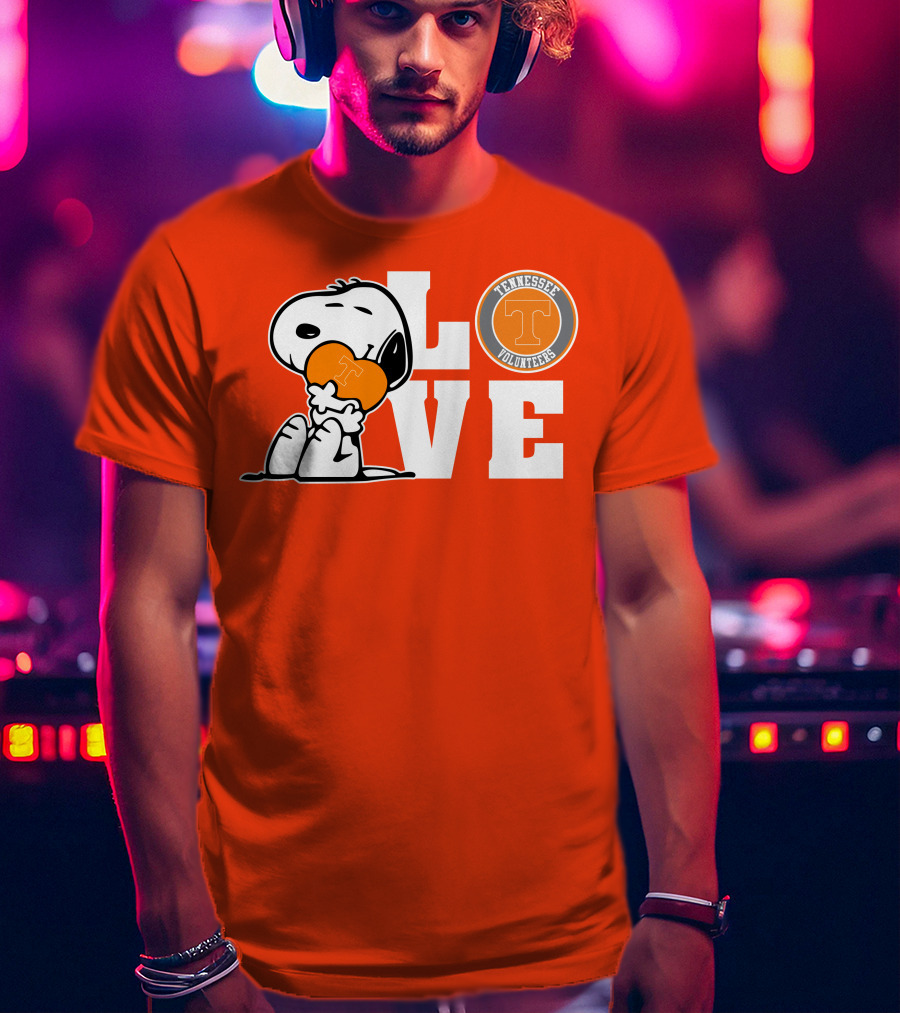 Snoopy Love Tennessee Volunteers Logo Peanuts Football Fan T-Shirt
