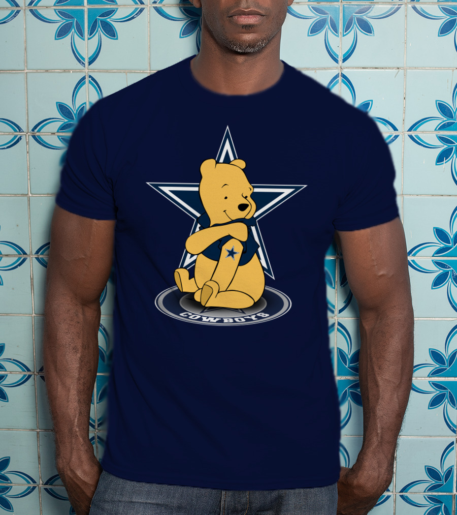 Dallas Cowboys Winnie The Pooh Star Logo Hugging Sitting T-Shirt