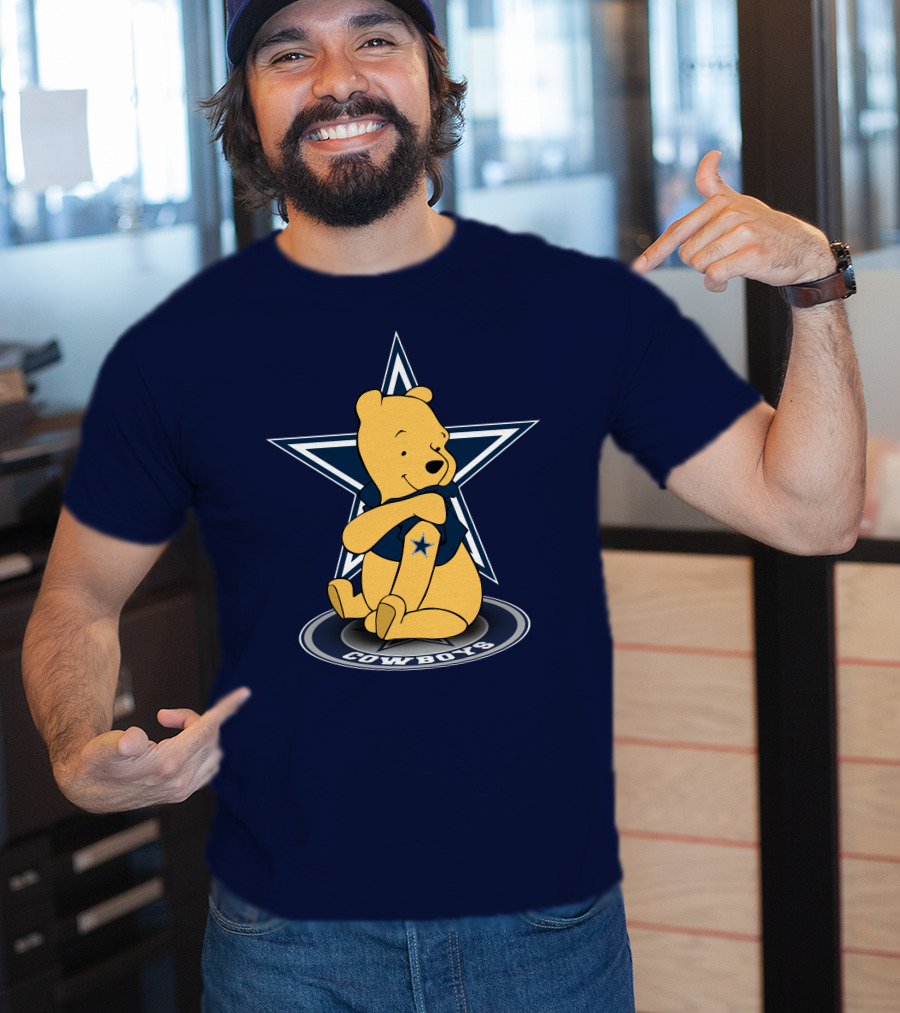 Dallas Cowboys Winnie The Pooh Star Logo Hugging Sitting T-Shirt