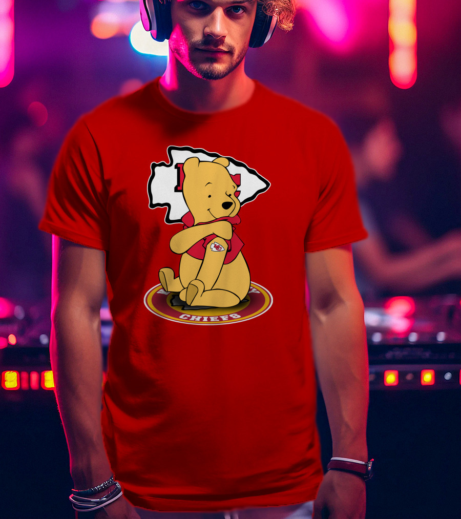 Kansas City Chiefs Winnie The Pooh Sitting On T-Shirt
