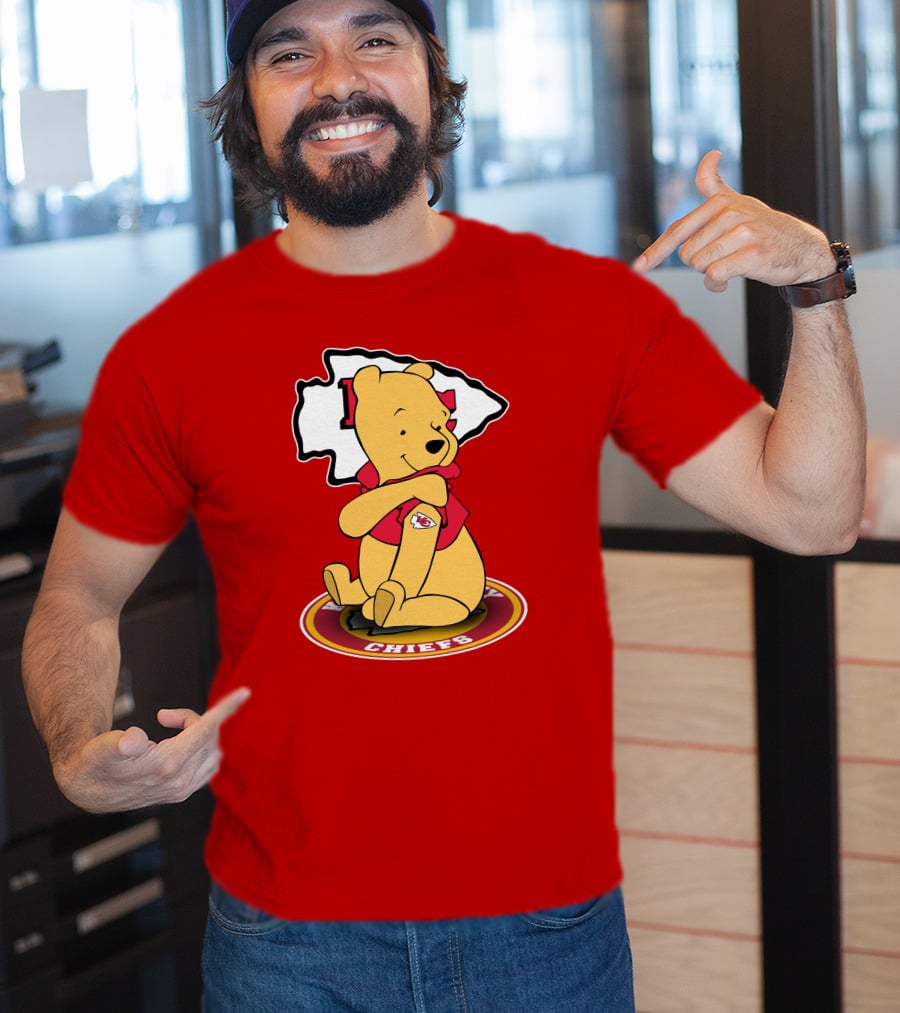 Kansas City Chiefs Winnie The Pooh Sitting On T-Shirt