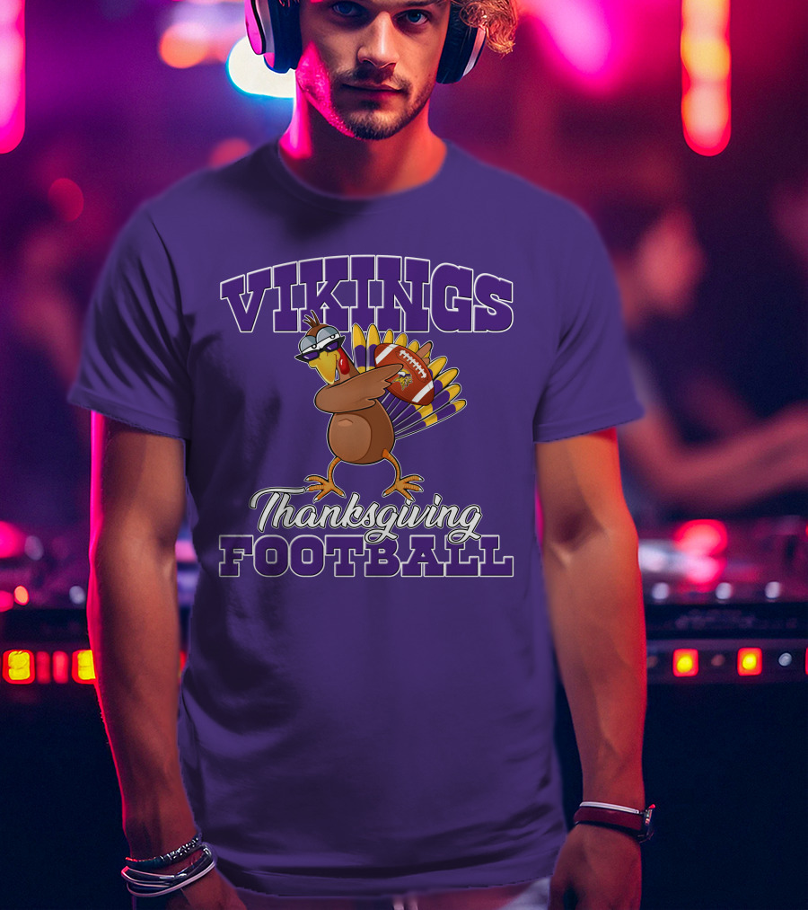 Vikings Thanksgiving Football Turkey Holding Minnesota Logo Ball T-Shirt