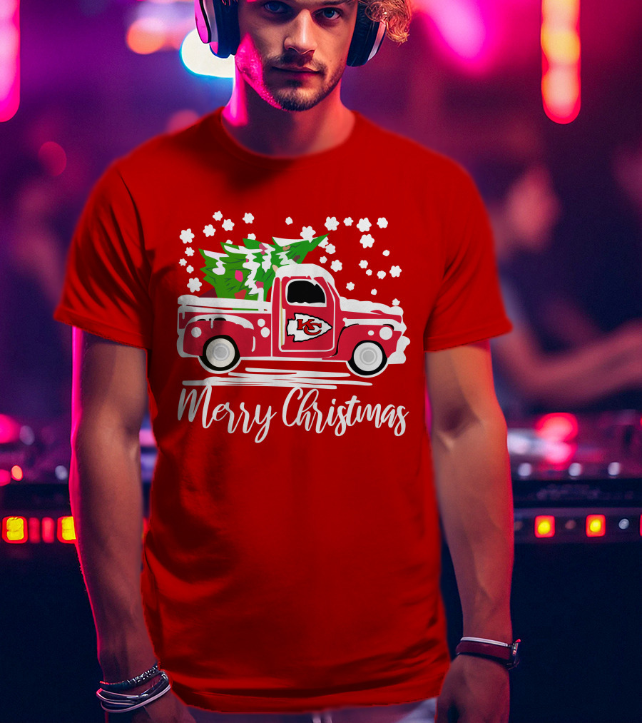 Kansas City Chiefs Vintage Truck Merry Christmas Snowflakes T-Shirt