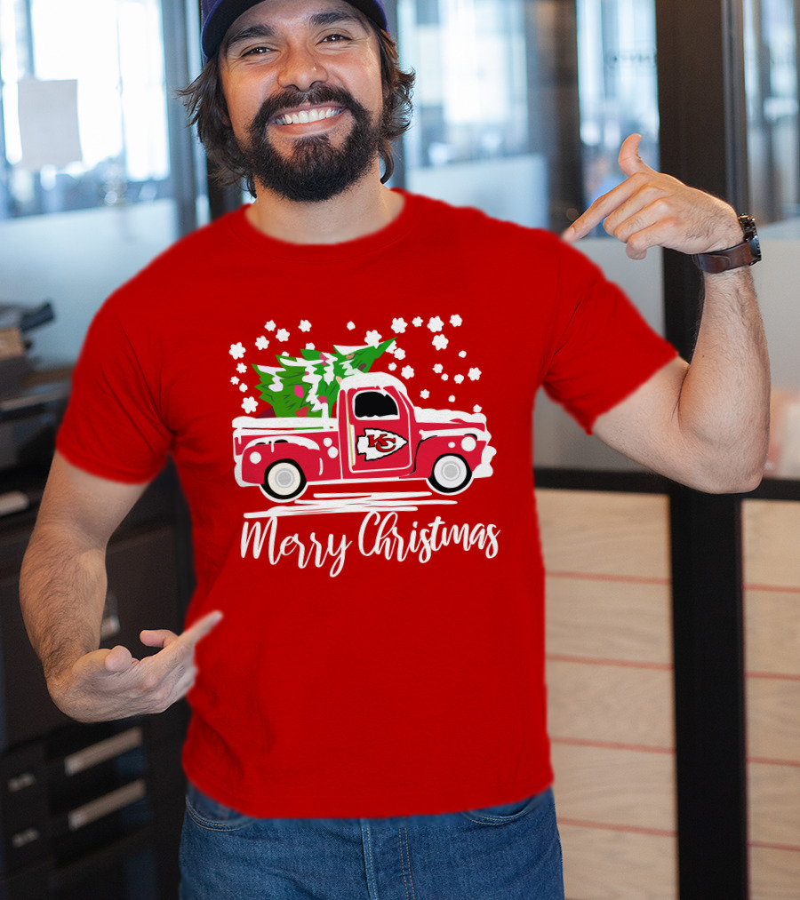 Kansas City Chiefs Vintage Truck Merry Christmas Snowflakes T-Shirt