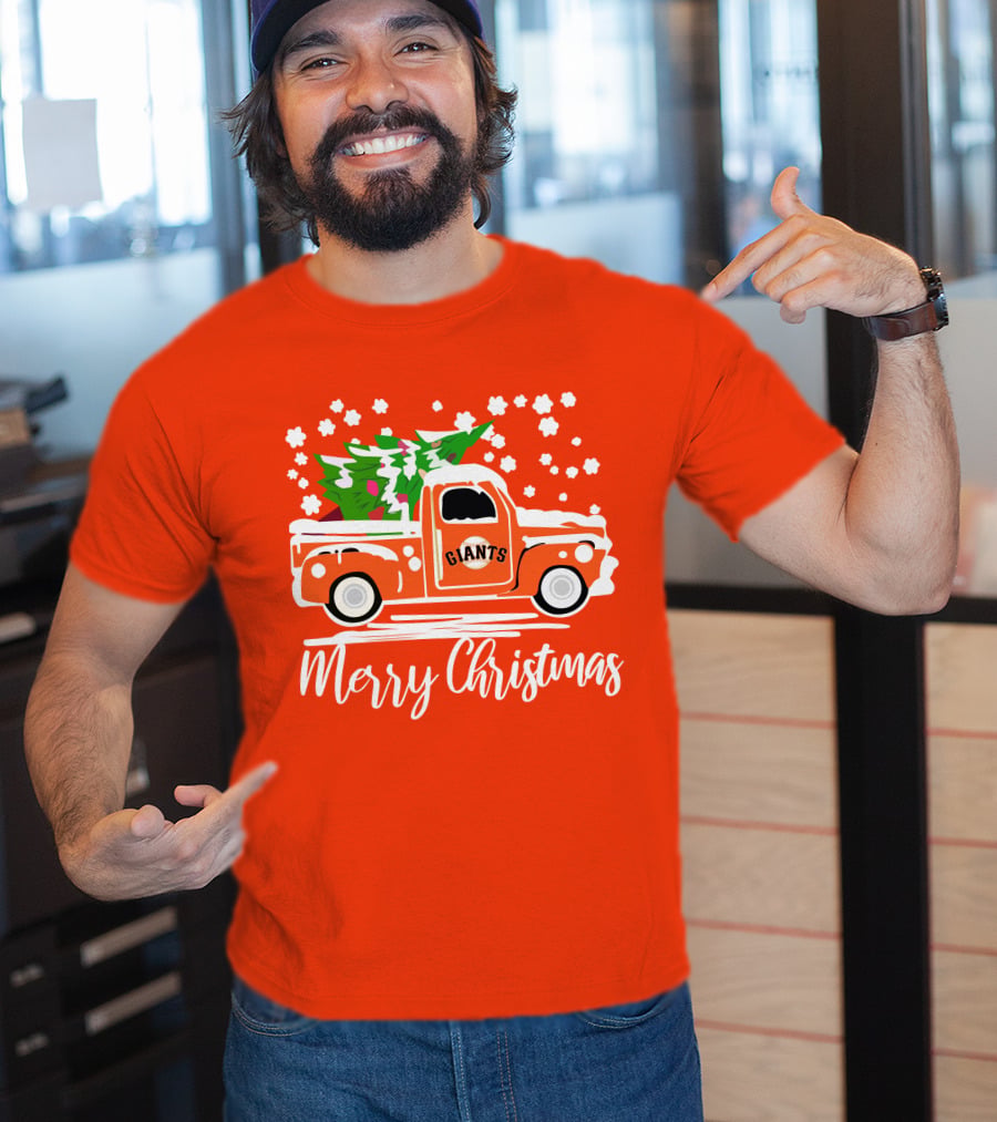 Merry Christmas San Francisco Giants Vintage Car With Snow And Tree T-Shirt