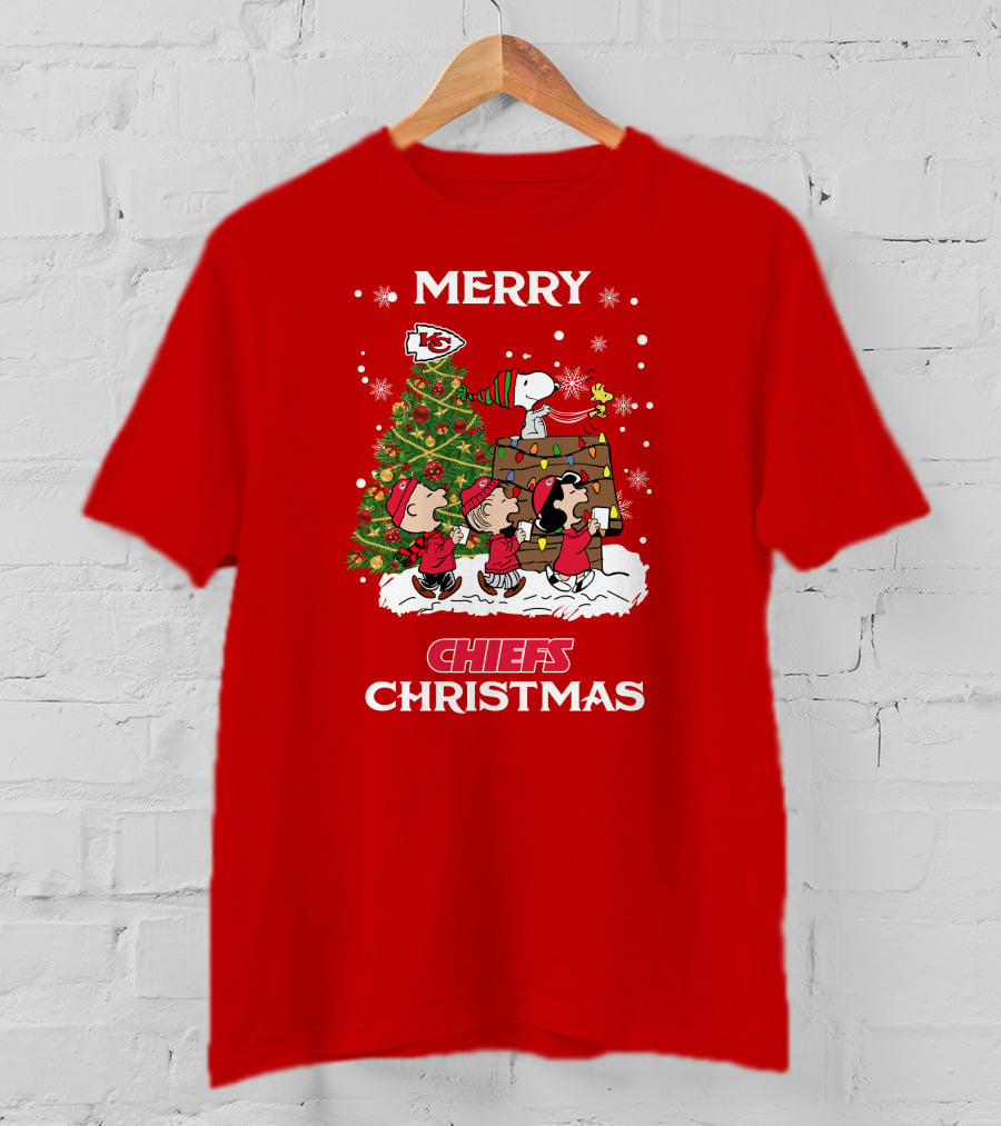Kansas City Chiefs Merry Christmas Peanuts Tree Celebration T-Shirt