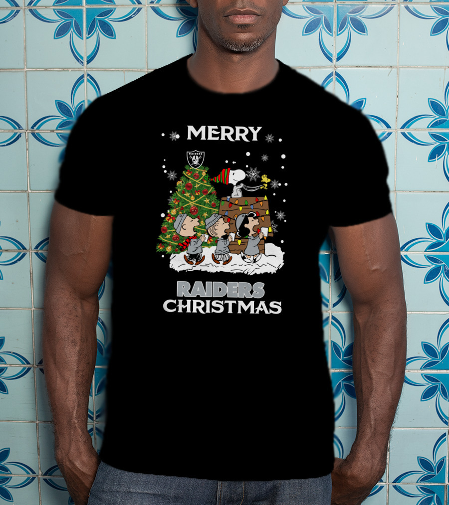 Merry Raiders Christmas Snoopy Peanuts Las Vegas Christmas Tree T-Shirt