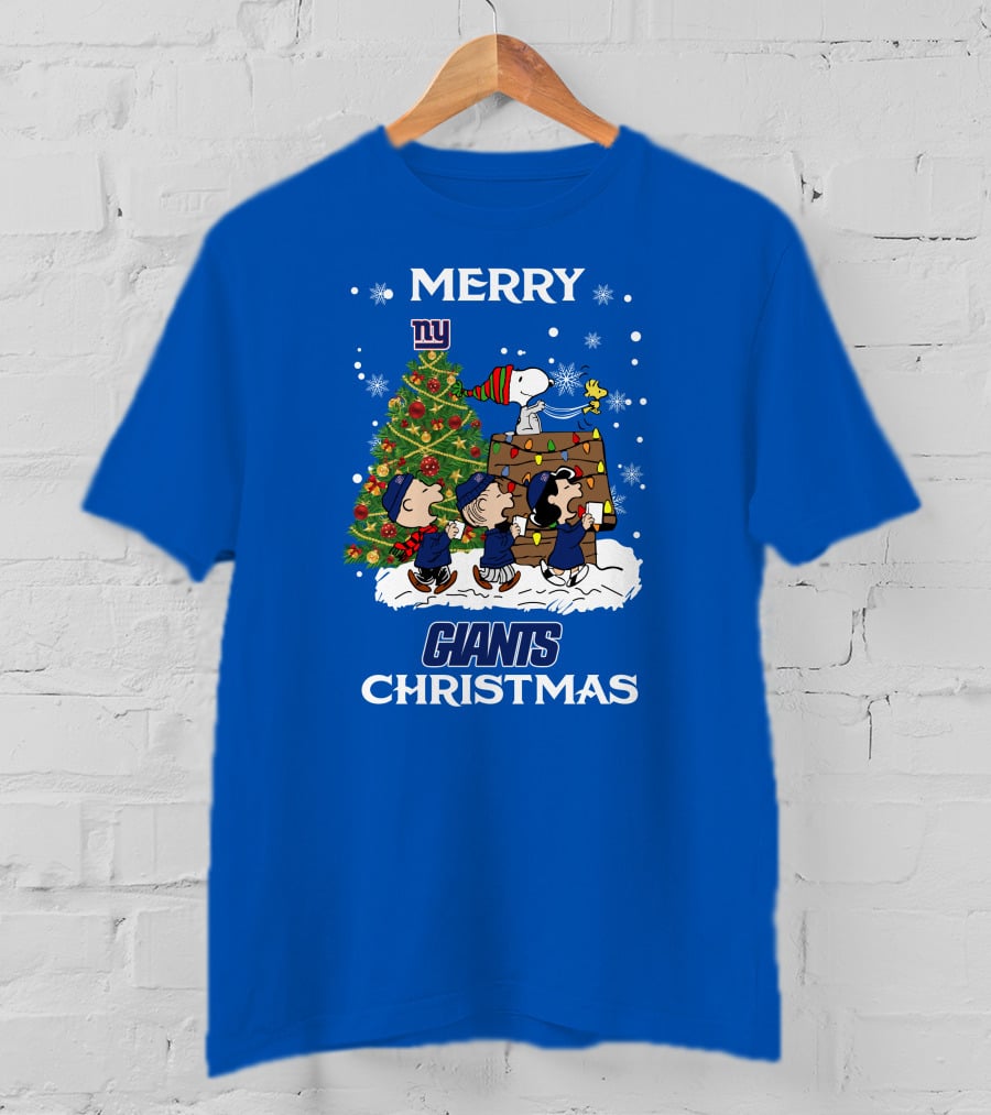 Merry New York Giants Christmas With Peanut Characters And Tree T-Shirt