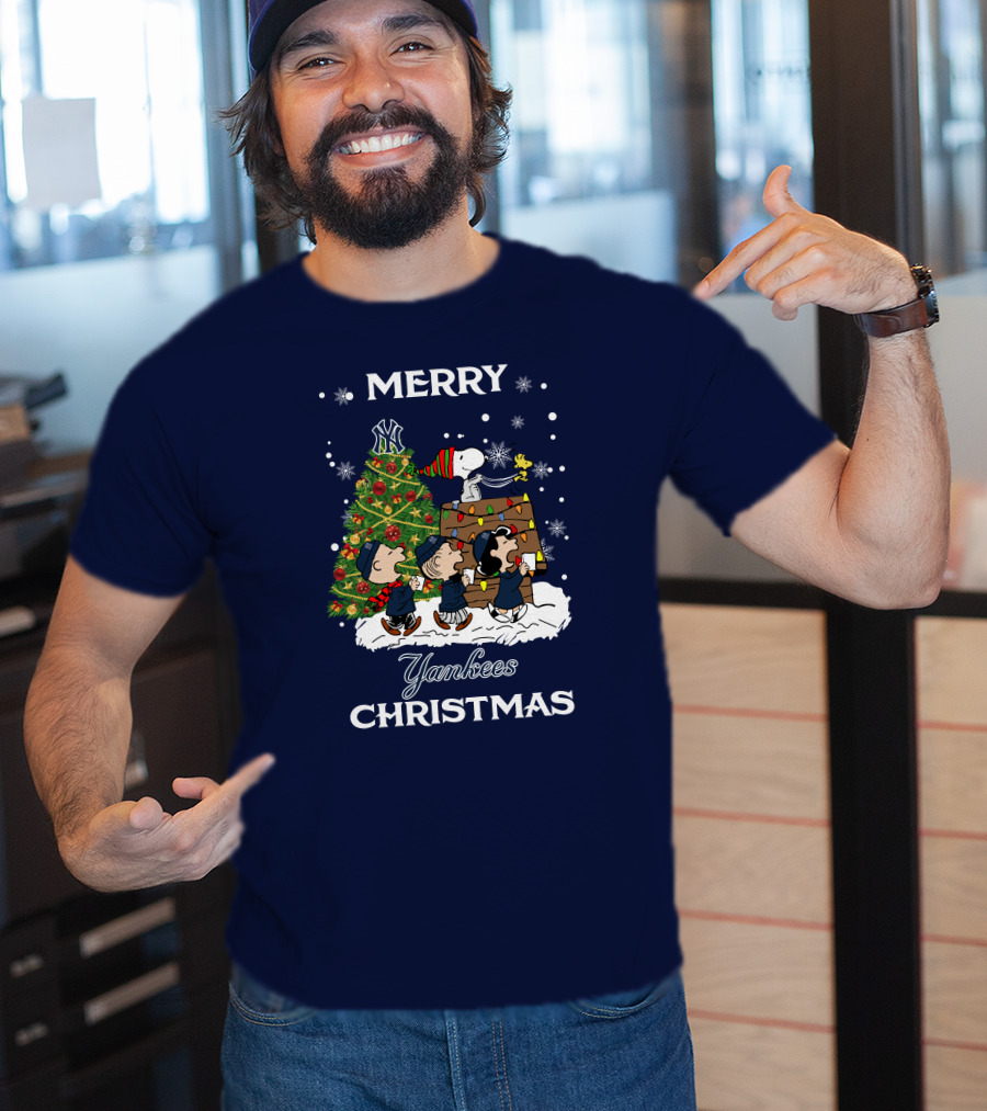 Merry Yankees Christmas Peanuts Tree New York Yankees T-Shirt