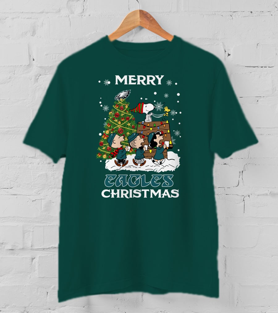 Merry Eagles Christmas Philadelphia Peanuts Christmas Tree Snoopy Woodstock T-Shirt