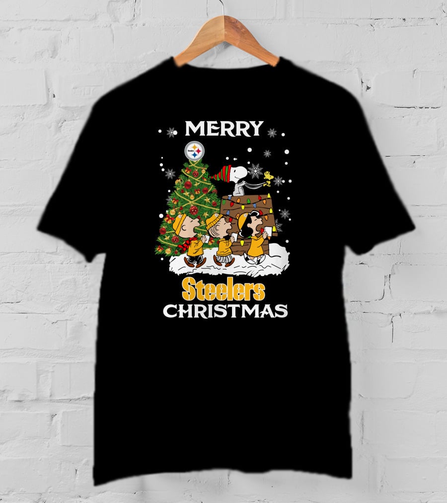 Merry Steelers Christmas Peanuts Tree Snoopy And Friends T-Shirt