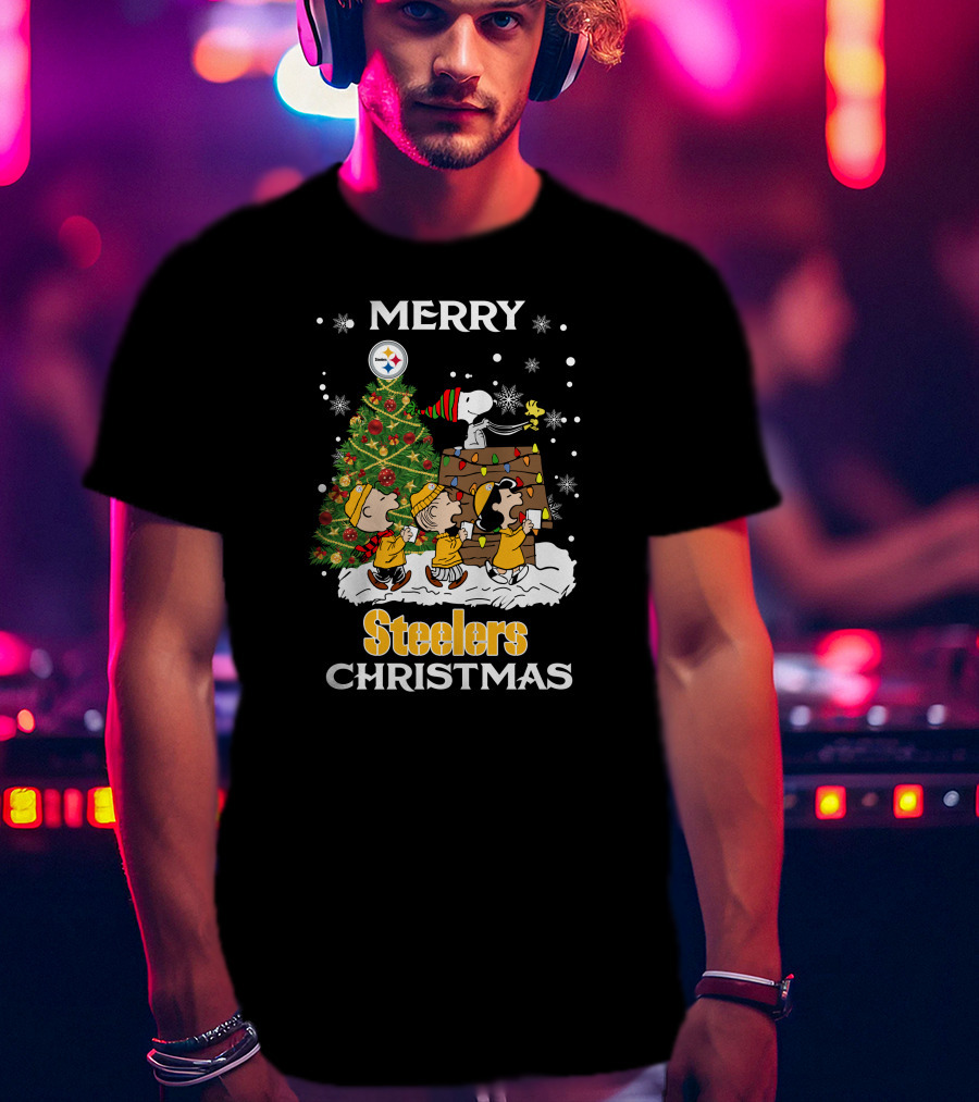 Merry Steelers Christmas Peanuts Tree Snoopy And Friends T-Shirt