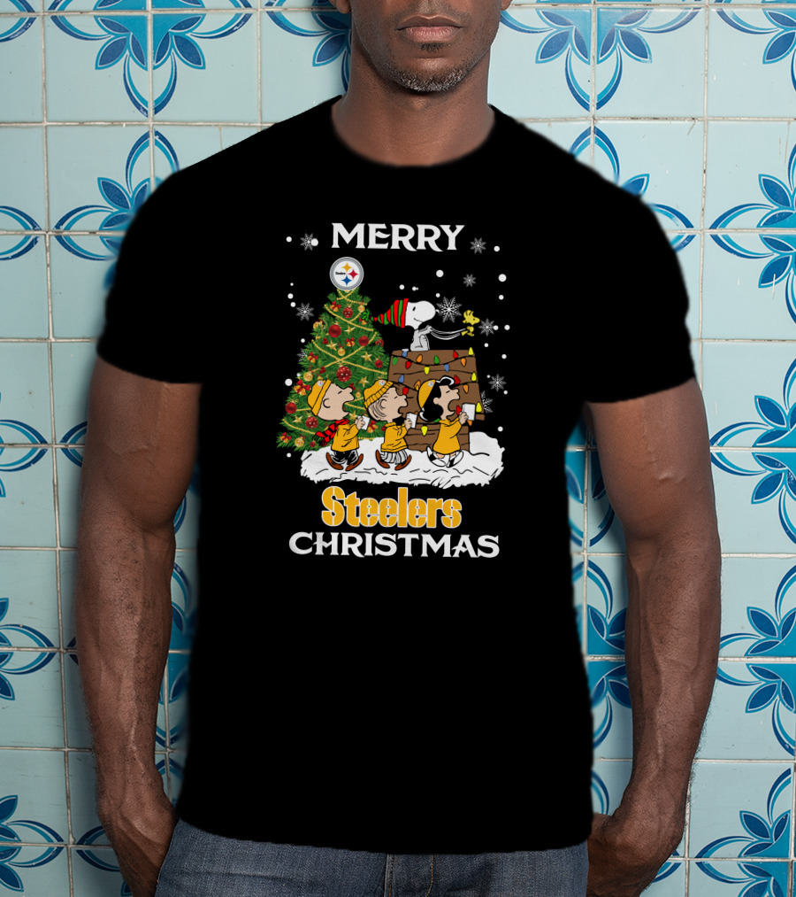 Merry Steelers Christmas Peanuts Tree Snoopy And Friends T-Shirt