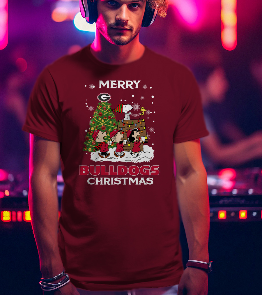 Merry Georgia Bulldogs Christmas Tree Peanuts Holiday Scene T-Shirt