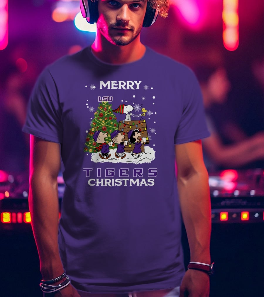 Lsu Tigers Merry Christmas Snoopy Christmas Tree Peanuts T-Shirt