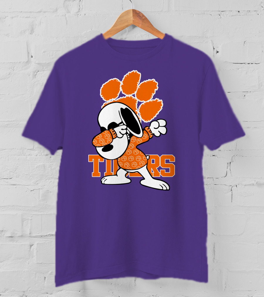 Snoopy Dabbing Clemson Tigers Paw Prints T-Shirt