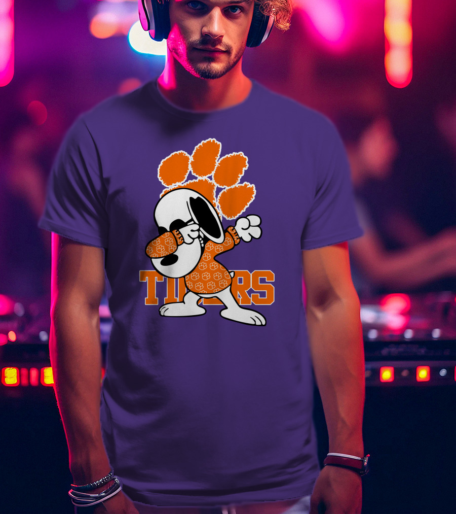 Snoopy Dabbing Clemson Tigers Paw Prints T-Shirt