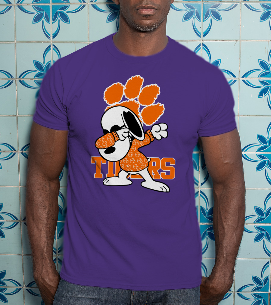 Snoopy Dabbing Clemson Tigers Paw Prints T-Shirt