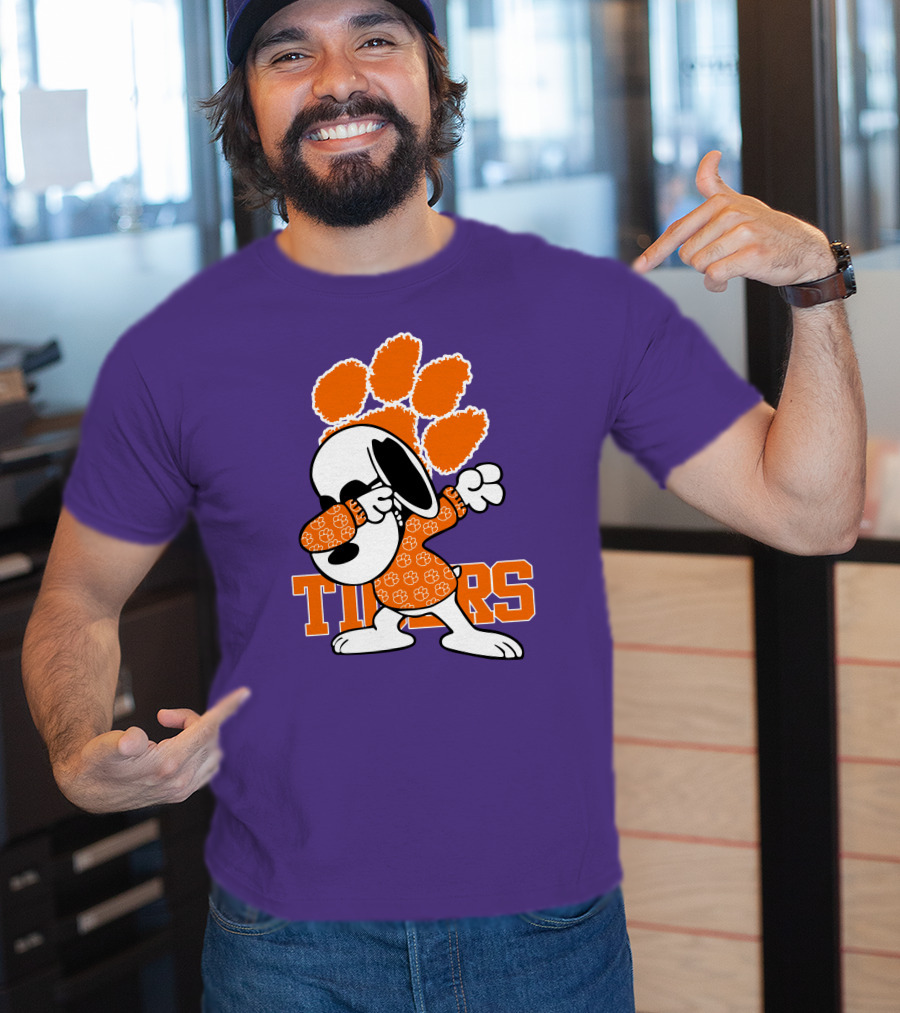 Snoopy Dabbing Clemson Tigers Paw Prints T-Shirt
