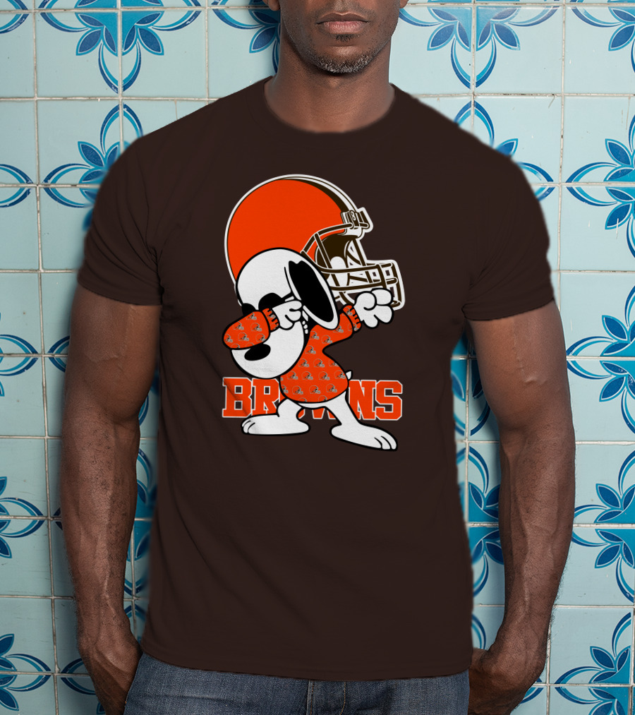 Cleveland Browns Snoopy Dabbing Football Helmet T-Shirt