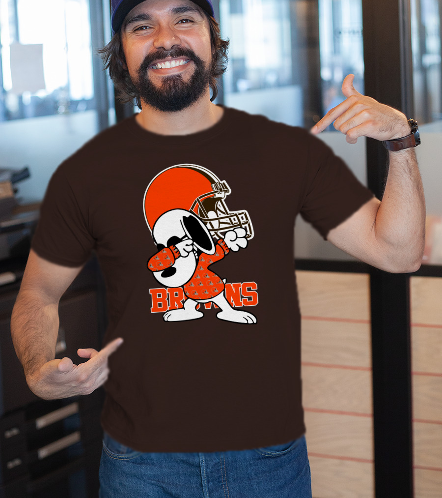 Cleveland Browns Snoopy Dabbing Football Helmet T-Shirt