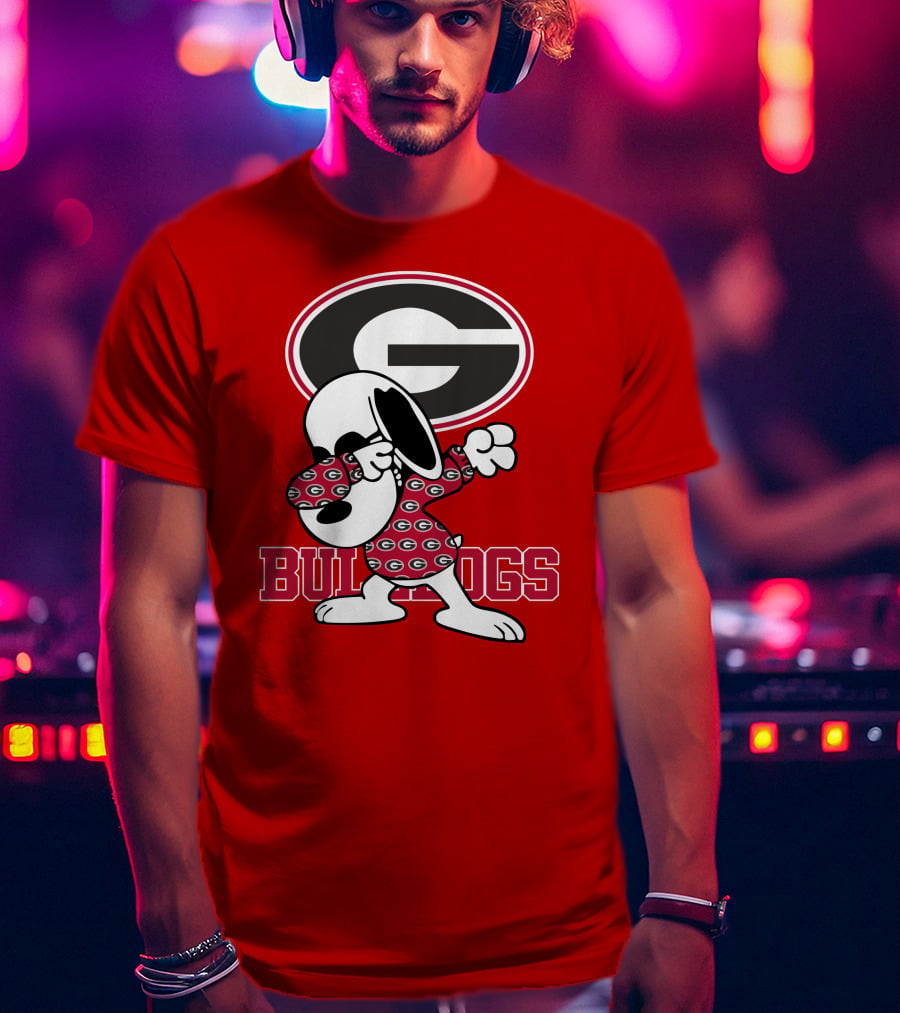 Georgia Bulldogs Snoopy Dabbing University Of Georgia T-Shirt