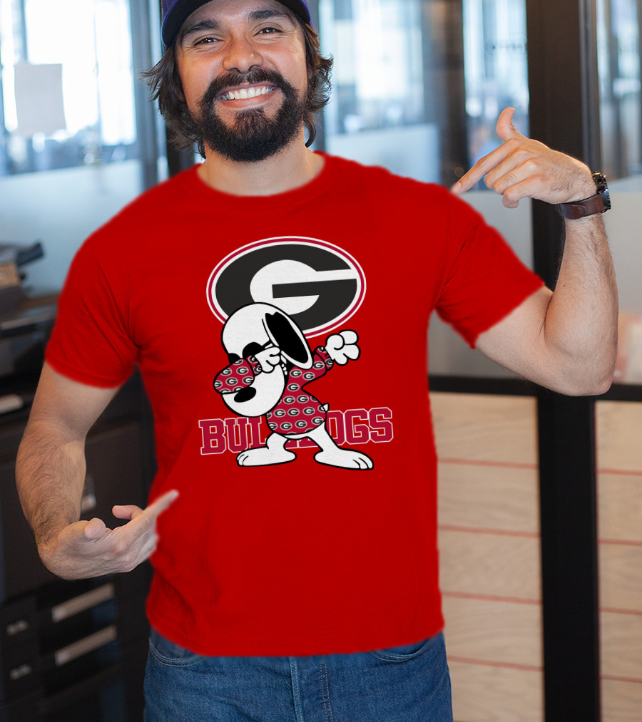 Georgia Bulldogs Snoopy Dabbing University Of Georgia T-Shirt